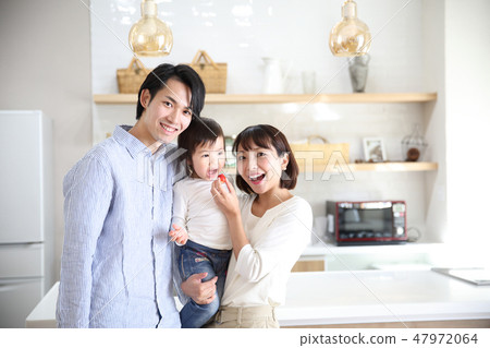 一個家庭 47972064