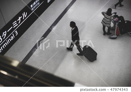 airport, business man, business trip 47974343