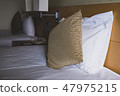 bedroom  47975215