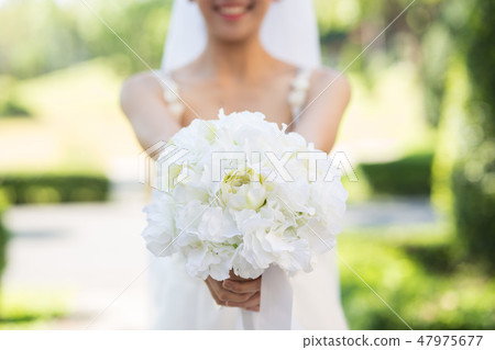 wedding bouquet white in bride's hand wedding bouquet white in bride's hand 47975677