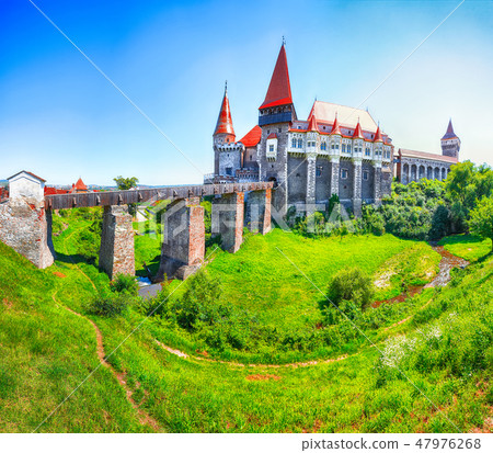 Beautiful panorama of the Hunyad Castle Beautiful panorama of the Hunyad Castle 47976268