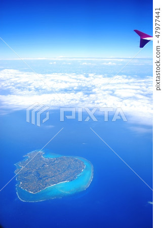 Yoron Island and the wing of the plane 47977441