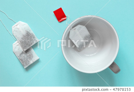 Empty ceramic cup with paper tea bags 47978153