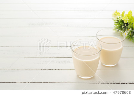 Soy milk Soy milk 47978608