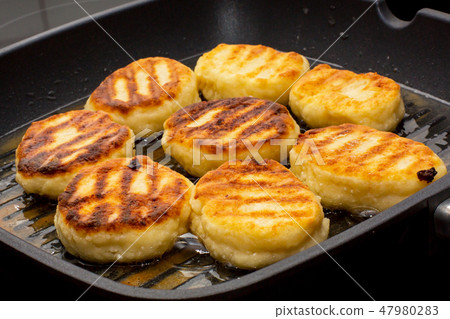 Traditional Russian sweet syrniki cottage cheese pancakes fried in the frying pan Traditional Russian sweet syrniki cottage cheese pancakes fried in the frying pan 47980283