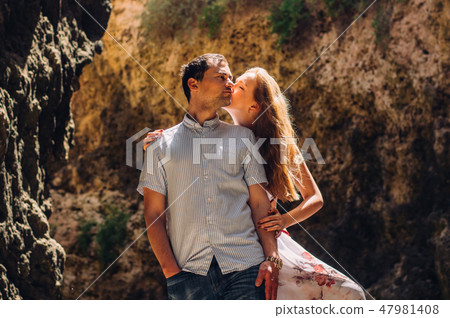 Man and woman walking and kissing in the cleft 47981408