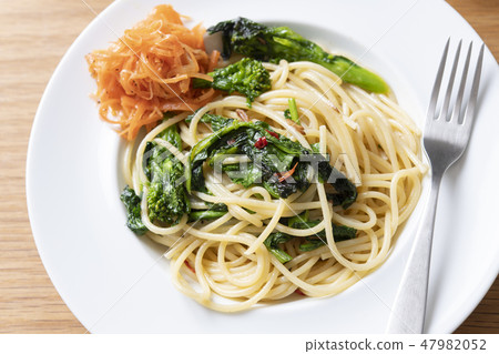 Rapeseed flowers Peperoncino 47982052