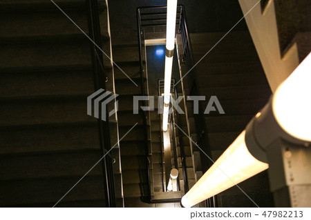 樓梯和照明 47982213