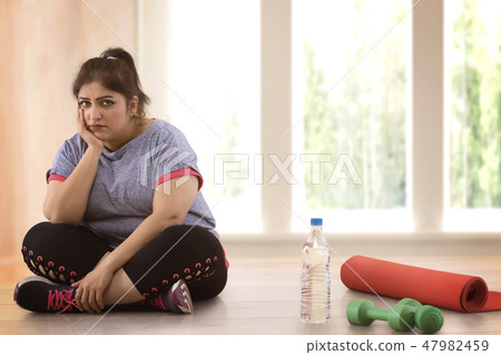 woman sitting on the floor woman sitting on the floor 47982459