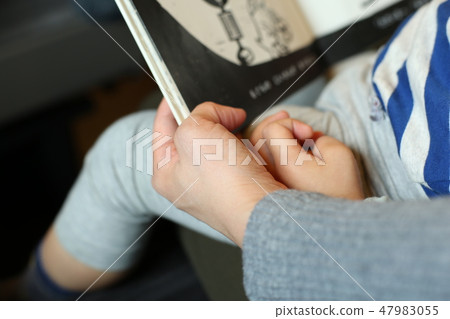 Reading picture books Mother and child 47983055