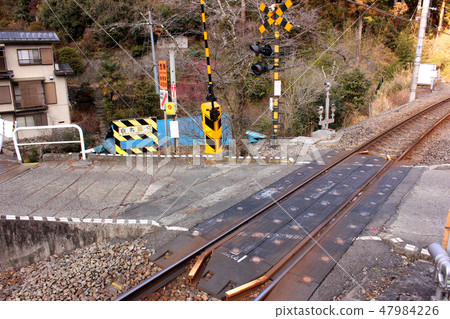 Omi line Shiromaru station nearest to the white circle railway crossing 47984226