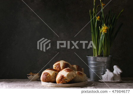 Easter hot cross buns 47984677