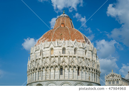 Pisa Baptistery historic tower with lots of decoration Pisa Baptistery historic tower with lots of decoration 47984968