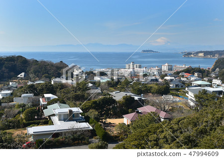 從Zushi市辦公室山的Zushi碼頭Enoshima富士方向的看法 47994609