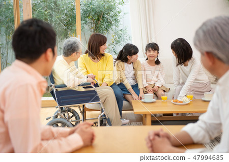 Three generations family image Three generations family image 47994685