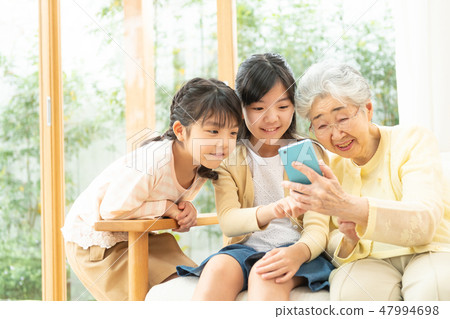 Senior smart child 3rd generation family image 47994698