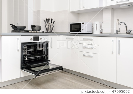 Modern white kitchen 47995002