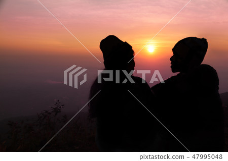 Silhouette images of men and women closer together Silhouette images of men and women closer together 47995048