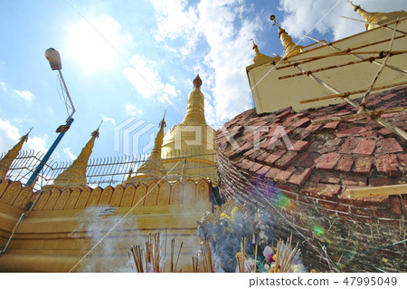 Take photo the Shwemawdaw Pagoda Take photo the Shwemawdaw Pagoda 47995049