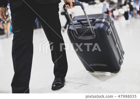 overseas business trip, airport, business man 47998035