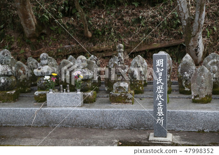 Aki Tenryuji寺的墳墓 47998352