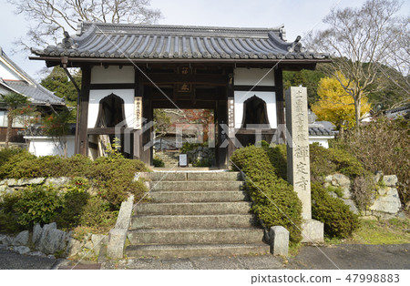Zen-ji temples in autumn Zen-ji temples in autumn 47998883