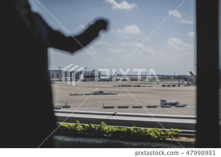 airport, business man, business trip 47998981