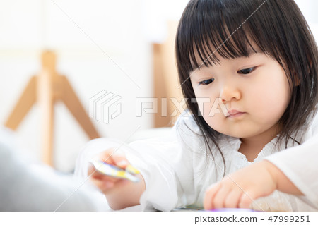 Little girl Little girl 47999251