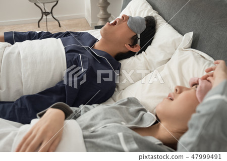 夫妻患有打鼾 47999491