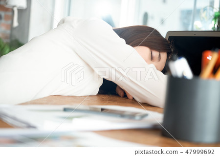 累了的女商人 累了的女商人 47999692