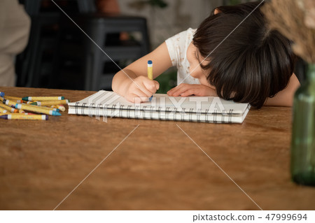 Children playing in bed 47999694