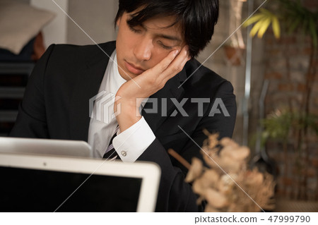 Tired businessman 47999790