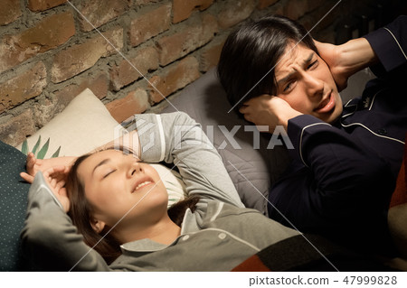 夫妻患有打鼾 47999828