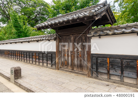 The back gate of the facade wall of the Sanada Shrine 48000191