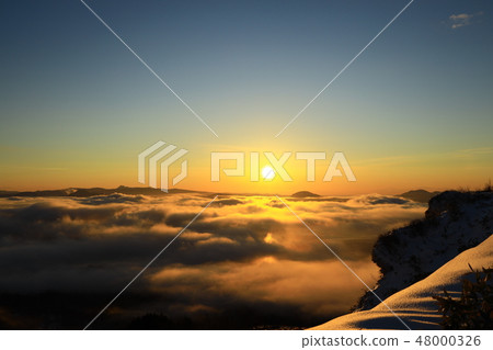 Sea of clouds at Miotoro Pass and sunrise (Hokkaido) 48000326