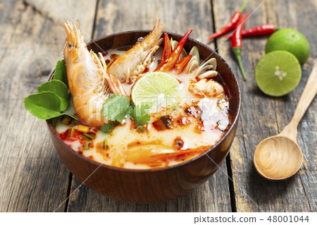 Tom Yam Kung ,Prawn and lemon soup with mushrooms 48001044