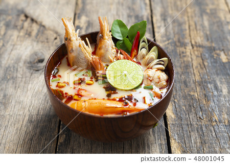 Tom Yam Kung ,Prawn and lemon soup with mushrooms 48001045