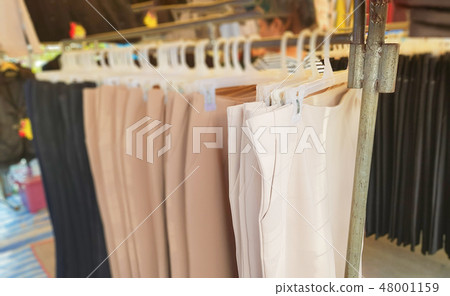 Women's fashion pants that hang for sale. Women's fashion pants that hang for sale. 48001159