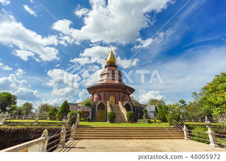 Sam Than Chao Khun Pagoda in Wat Pai Lom. 48005972