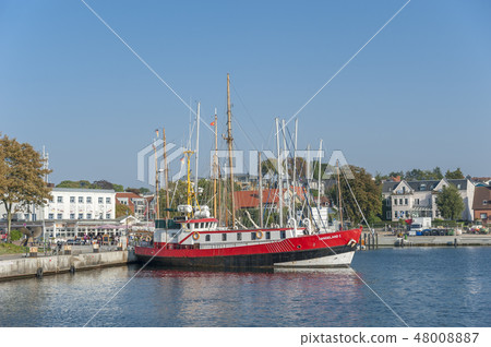 Harbor in Laboe 48008887
