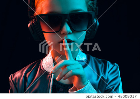 Young girl with headphones enjoying music 48009017