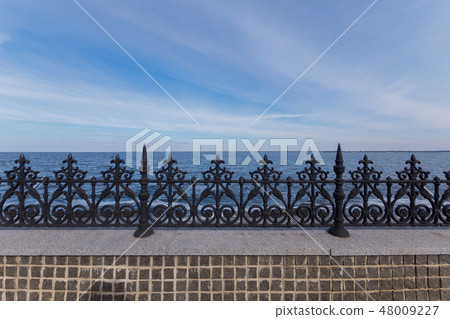 View of the huge blue pond against the background 48009227