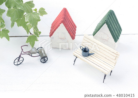 Ivy, House, Tricycle, White Bench and Rain Rain (White Back) Ivy, House, Tricycle, White Bench and Rain Rain (White Back) 48010415