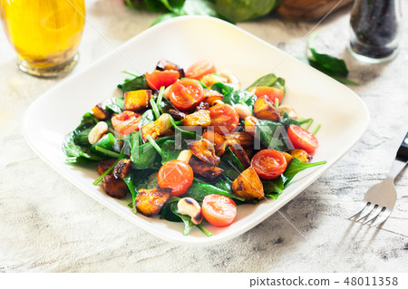 Roasted pumpkin salad with spinach Roasted pumpkin salad with spinach 48011358