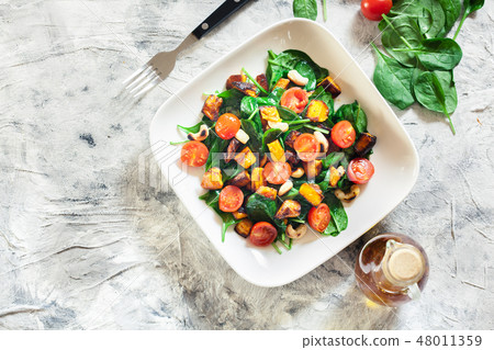 Roasted pumpkin salad with spinach 48011359