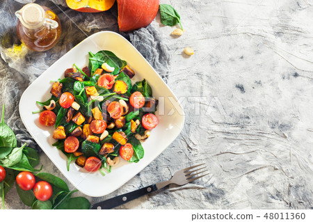 Roasted pumpkin salad with spinach Roasted pumpkin salad with spinach 48011360