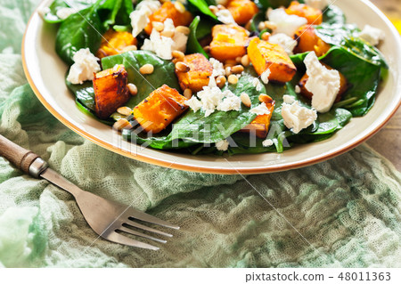 Roasted pumpkin salad with spinach and nuts Roasted pumpkin salad with spinach and nuts 48011363