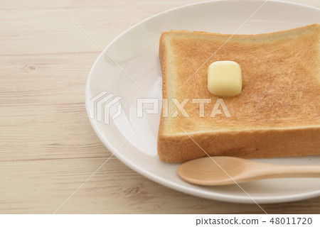 Toast and butter 48011720
