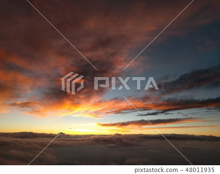The sea of the sunset The sea of the sunset 48011935