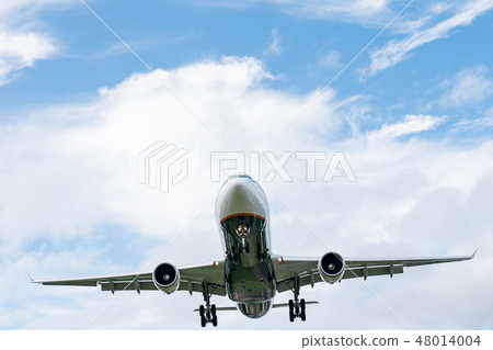 飛行天空飛行。飛行器重要的運輸工具。 飛行天空飛行。飛行器重要的運輸工具。 48014004